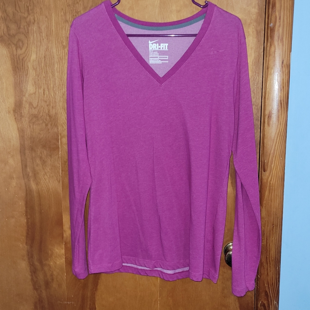 Nike Women's V-Neck Purple Long Sleeve Tee